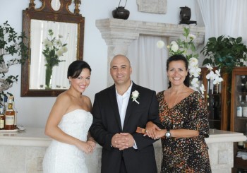 Alessandra-Petillo-with-Puerto-Rican-newlyweds.jpg