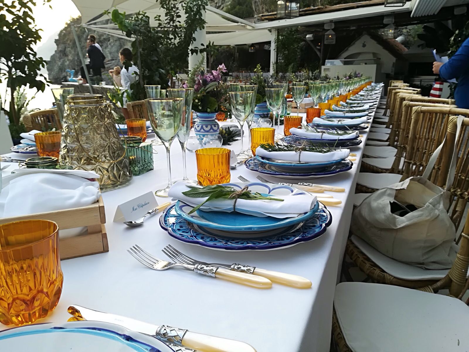 https://www.weddingamalfi.com/wp-content/uploads/Anna-and-Charles-wedding-table-colorful-decorations-complete.jpg
