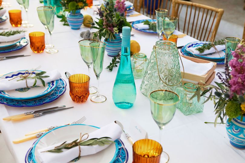 https://www.weddingamalfi.com/wp-content/uploads/Anna-and-Charles-wedding-table-colorful-mise-en-place.jpg