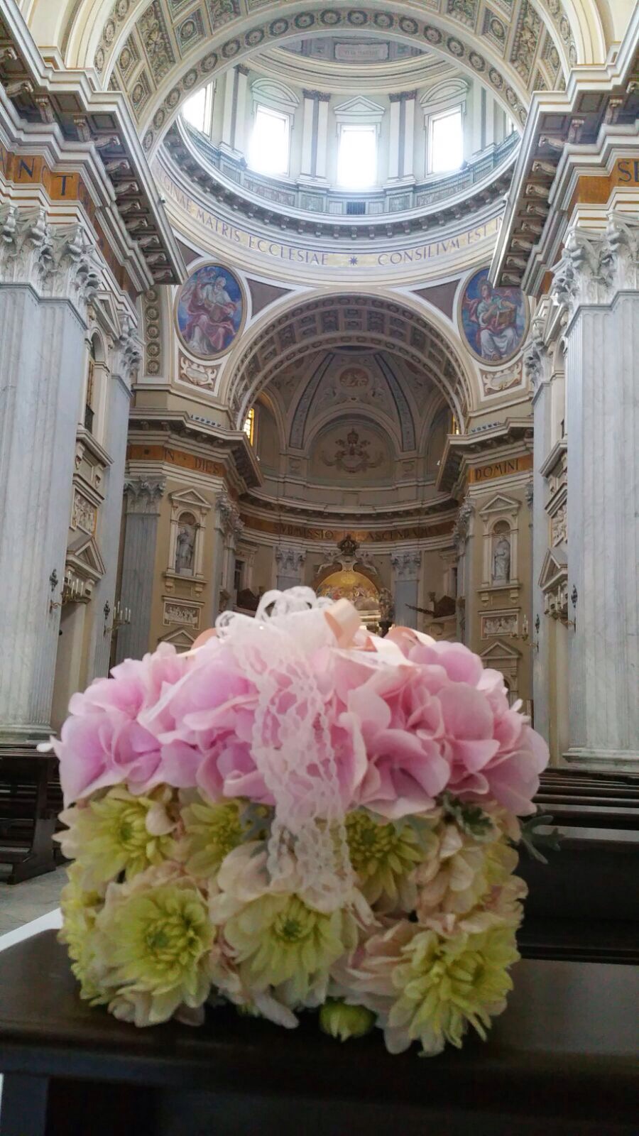 https://www.weddingamalfi.com/wp-content/uploads/Domenico-and-Maria-Wedding-Amalfi-wedding-flowers-decoration-and-bouquet.jpg