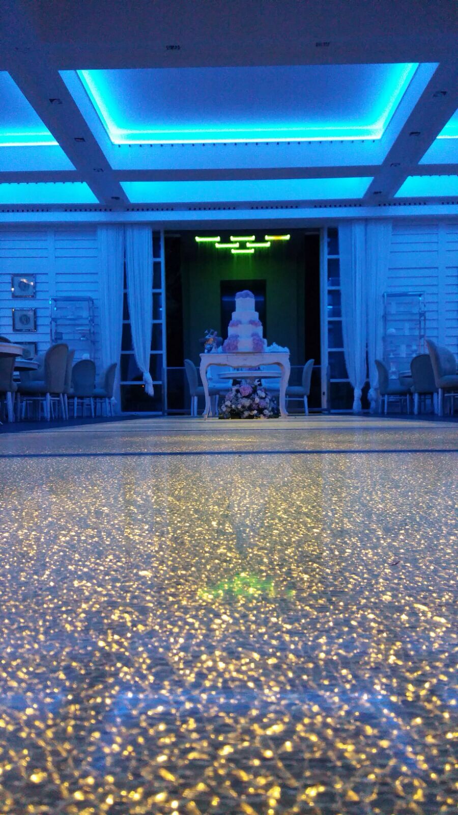 https://www.weddingamalfi.com/wp-content/uploads/Domenico-and-Maria-wedding-cake-and-sweets-tables.jpg