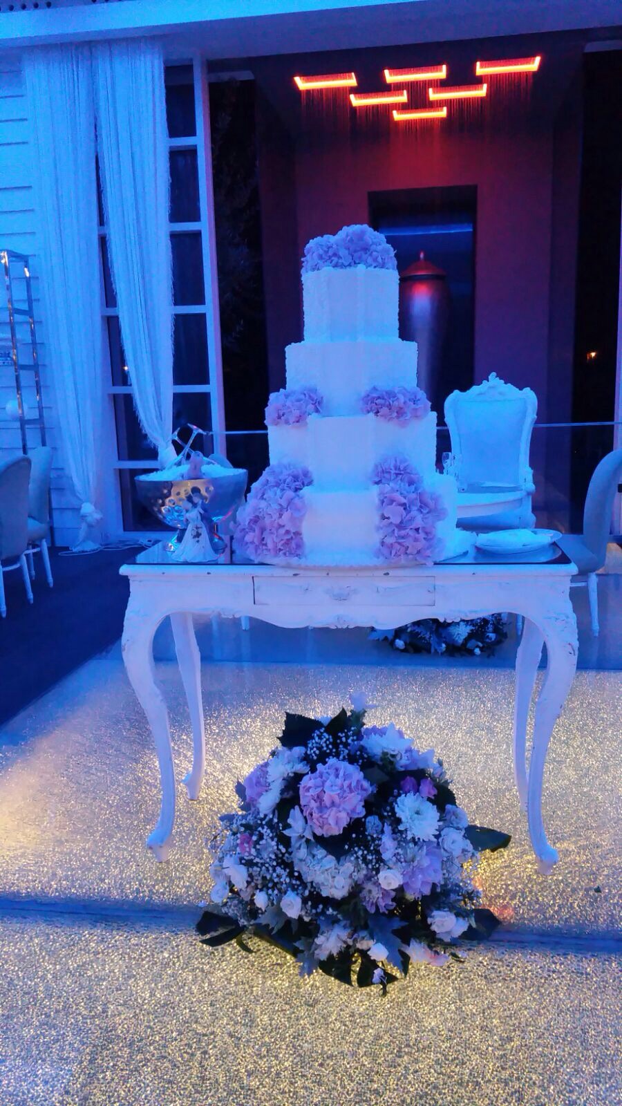 https://www.weddingamalfi.com/wp-content/uploads/Domenico-and-Maria-wedding-cake.jpg