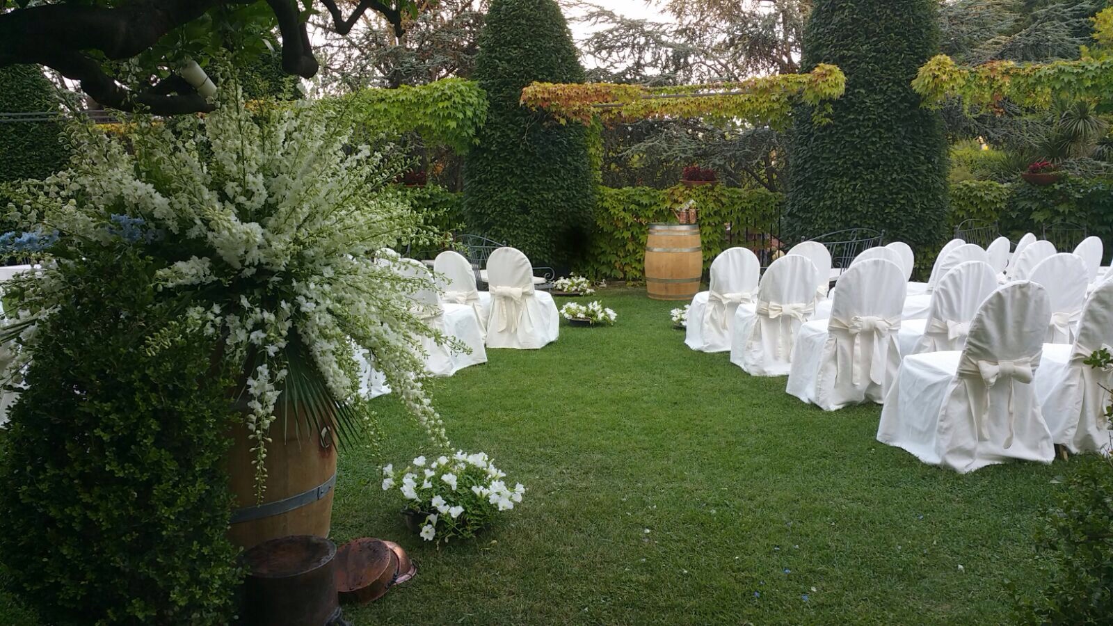 https://www.weddingamalfi.com/wp-content/uploads/Giuseppe-and-Patricia-garden-wedding-ceremony.jpg