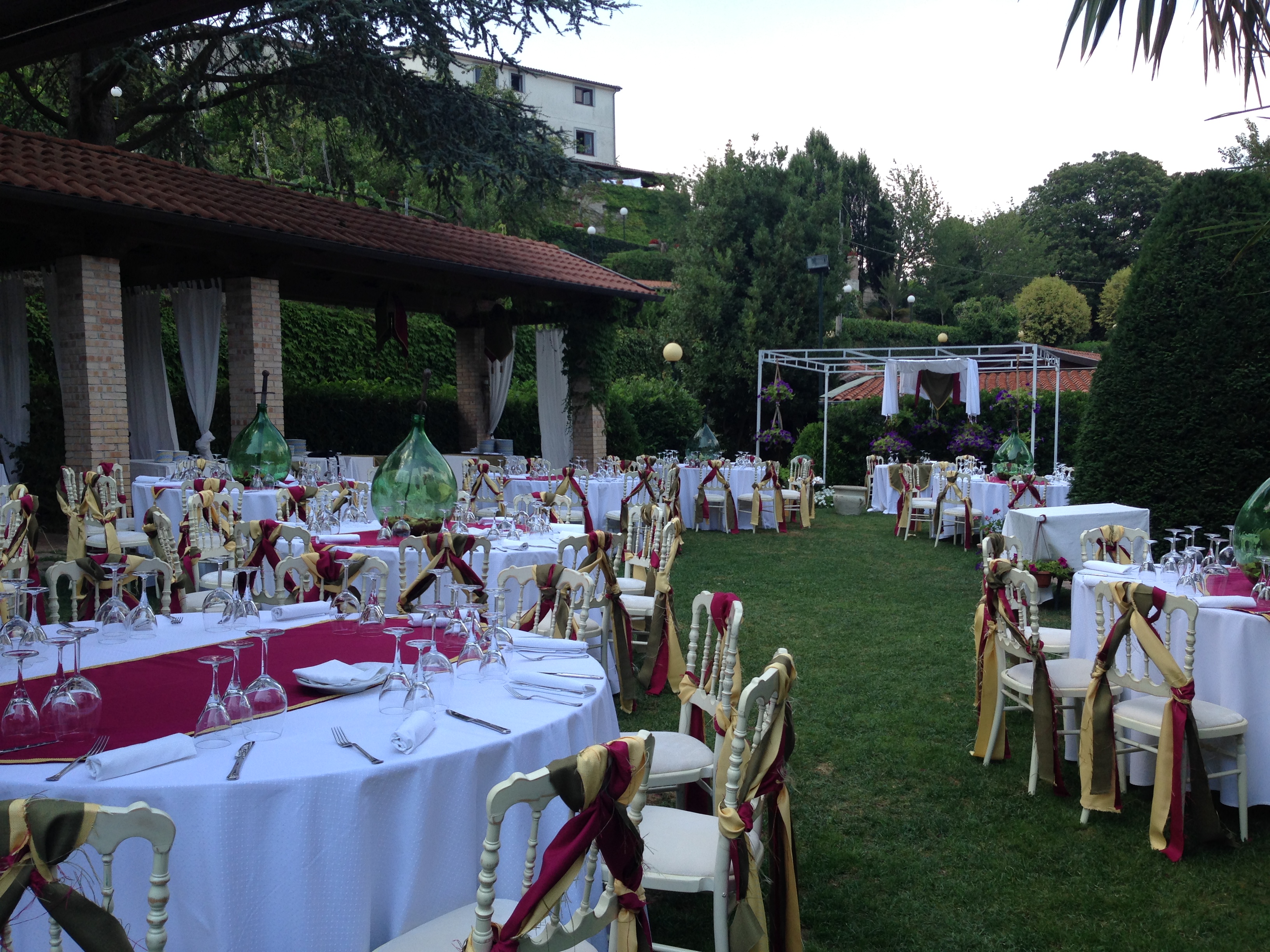 https://www.weddingamalfi.com/wp-content/uploads/Giuseppe-and-Patricia-wedding-table-decoration.jpg
